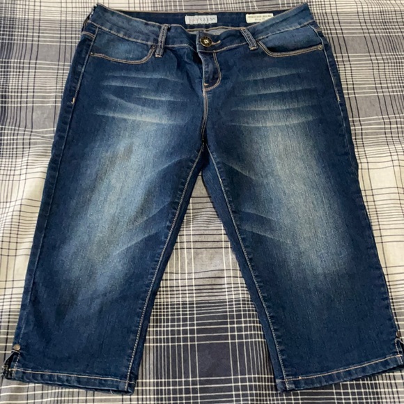 Guess Jean capris - Picture 1 of 5